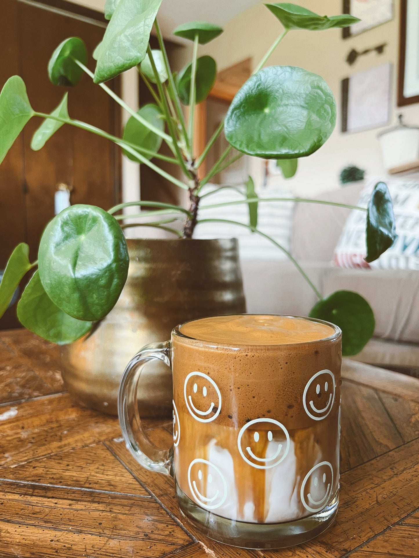 Smiley Face Outline Mug